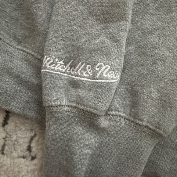 Mitchell and Ness Toronto Raptors Sweater Size Medium - Picture 4 of 5